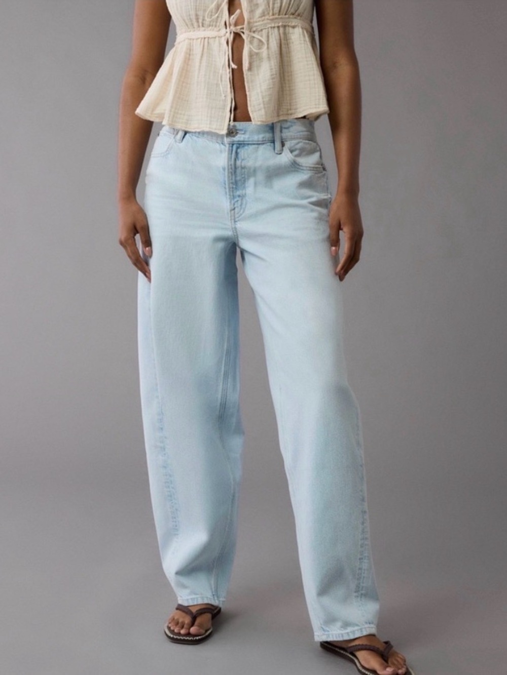 AMERICAN EAGLE | Women Light Blue Strigid Low-Rise Baggy Barrel Leg Jeans size 4
